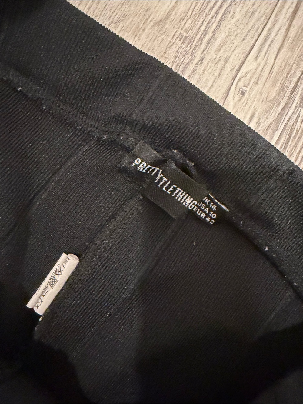 PrettyLittleThing Black Wide-Leg High Waist Pants - Picture 5 of 5